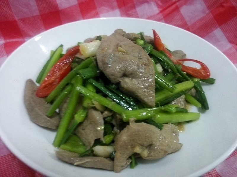 韭菜花炒猪肝的做法