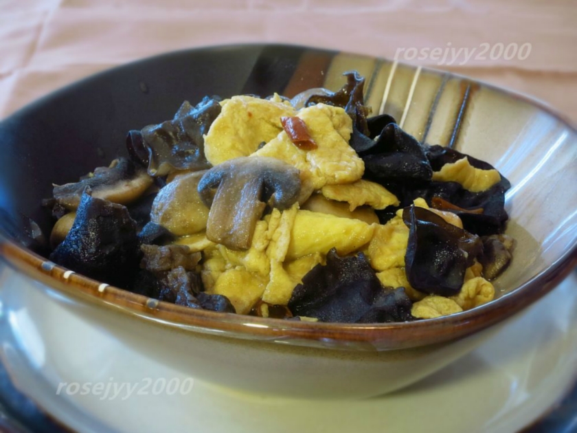 木耳蘑菇炒蛋的做法