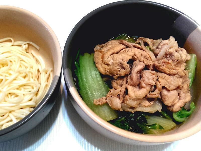 ���С�� �����ӵ�ˮ������ ��ײ�����Ƭ������