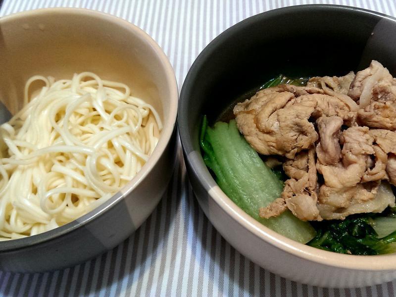 ���С�� �����ӵ�ˮ������ ��ײ�����Ƭ������