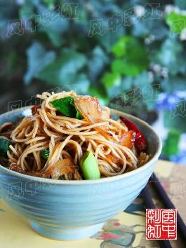 腊肉炒面的做法