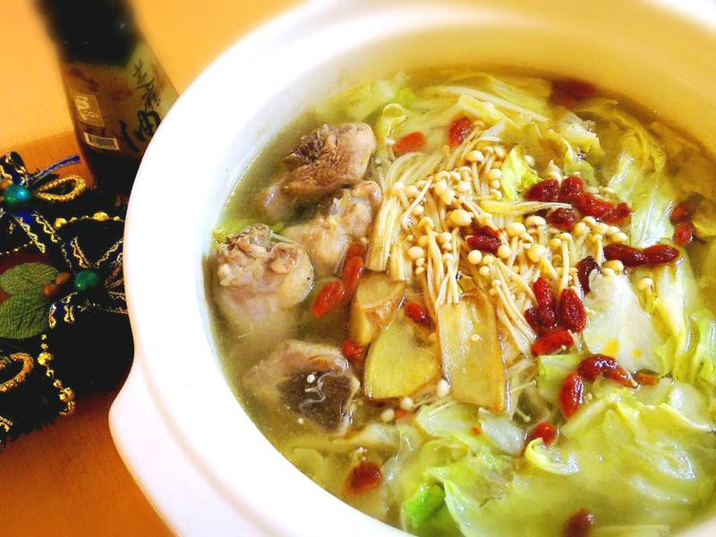 麻油香药膳鸡汤锅的做法