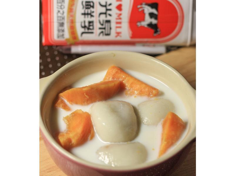 地瓜汤圆牛奶汤【光泉鲜乳】的做法