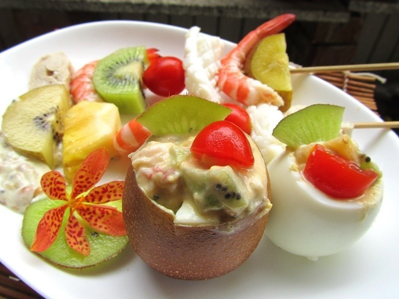 小资女元气充电-奇异鲜果海鲜串 惊奇蛋沙拉的做法