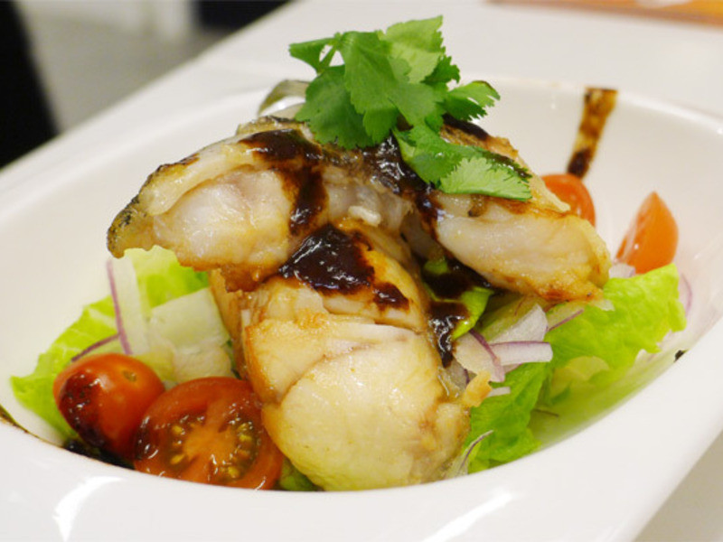 香煎石斑佐梅酱(2021老梅膏食谱)的做法