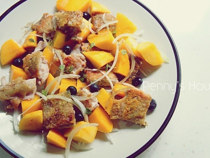 芒果香煎鸡腿排温沙拉的做法