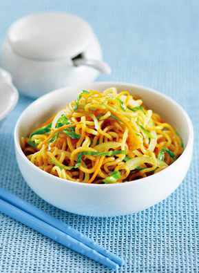 时蔬焖泡面的做法