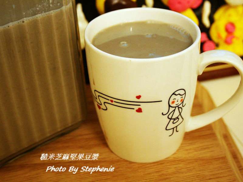 糙米芝麻坚果豆浆的做法