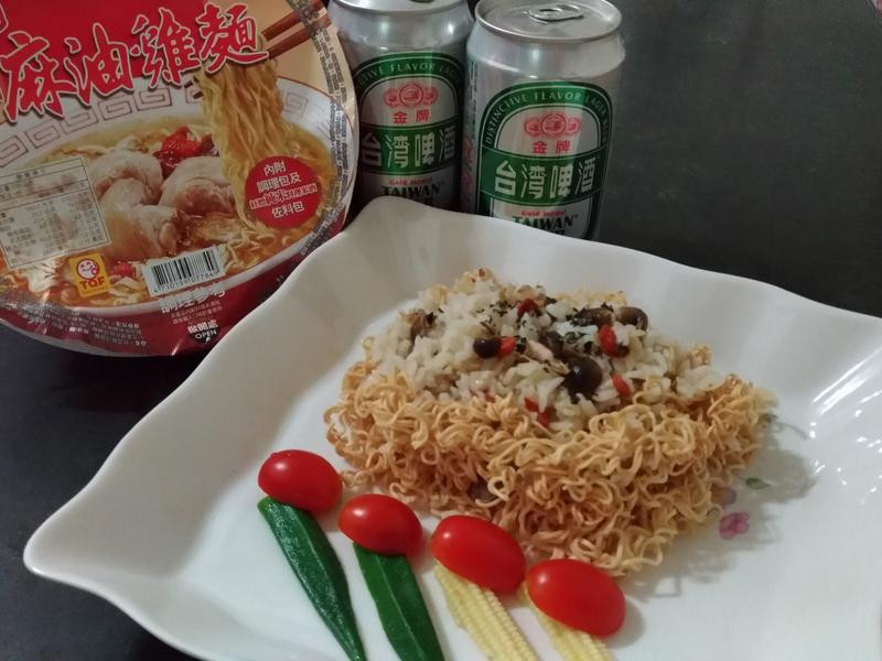 麻油鸡菇菇煲饭的做法