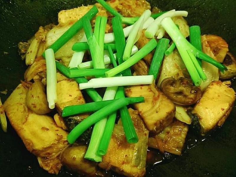 泡菜烧鲑鱼的做法