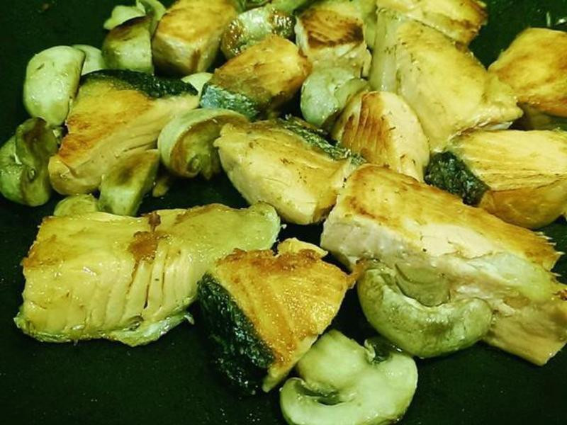 泡菜烧鲑鱼的做法