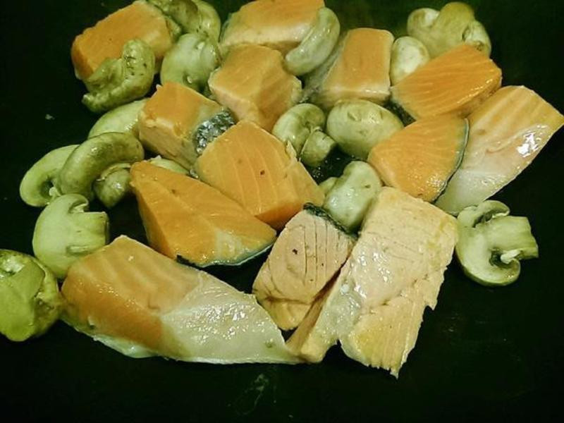 泡菜烧鲑鱼的做法