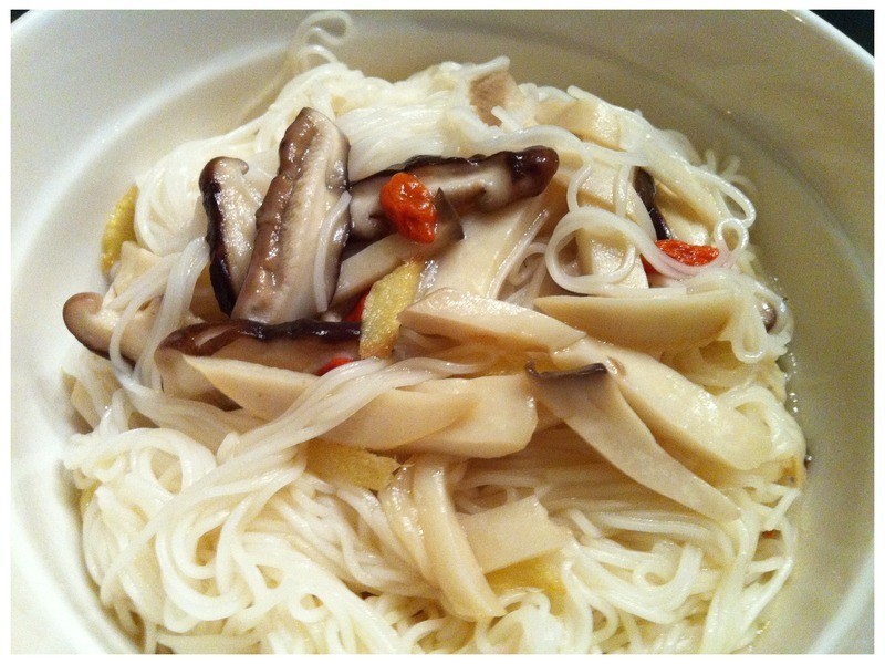 意外配出好滋味-杏鲍菇麻油面线(2人份)的做法