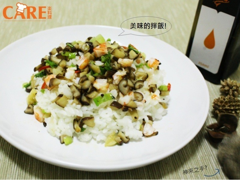 野菇鲜虾鲑鱼油拌饭的做法