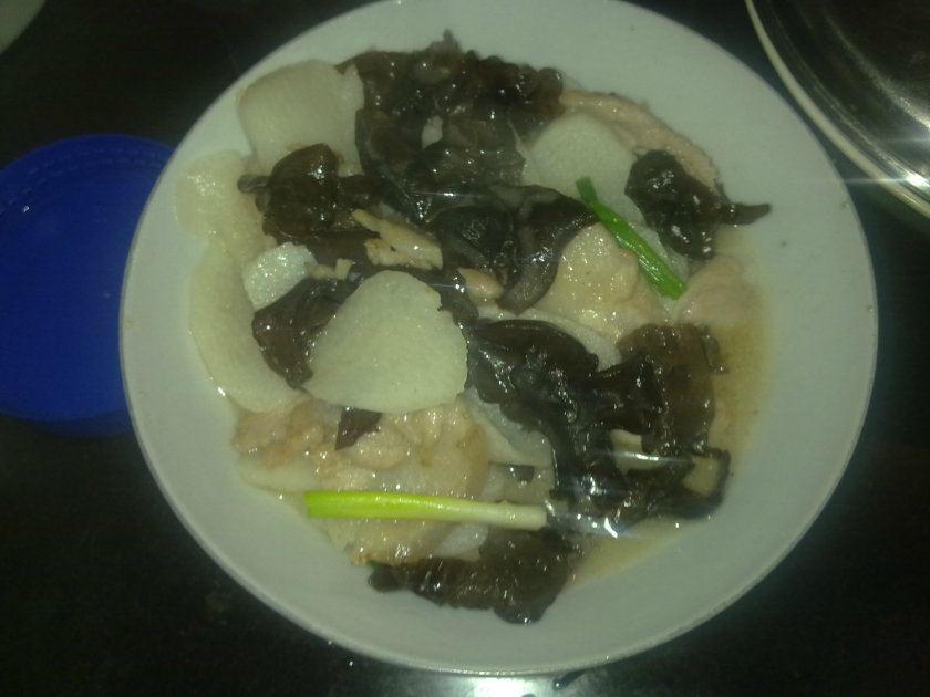 山药炒木耳肉片的做法