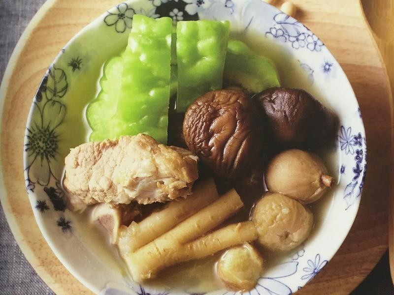 苦瓜淮山煲排骨的做法