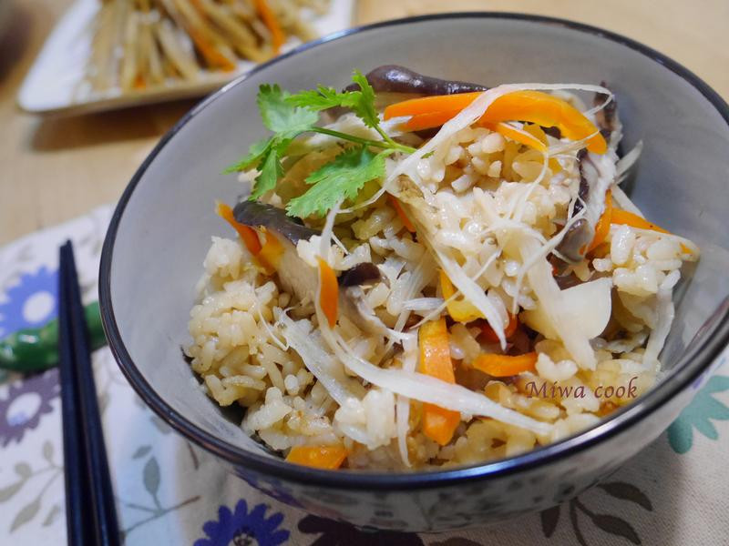 牛蒡炊饭的做法