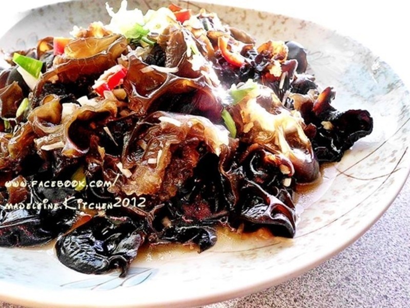 养颜美容~凉拌黑木耳的做法