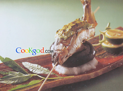 蓼叶面豉酱烧鲇鱼的做法