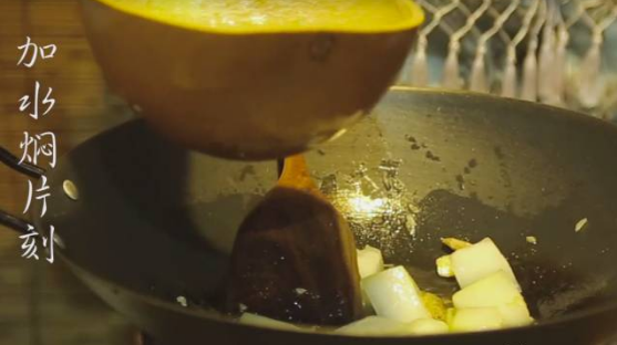 ����˸��˶��ϵ�����