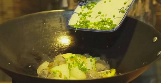 ����˸��˶��ϵ�����