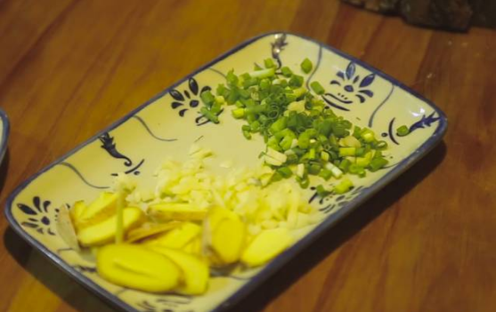 ����˸��˶��ϵ�����