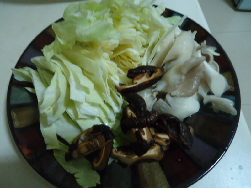 ţͷ�ƺ�����ﳴ���ĵع��׷۵�����