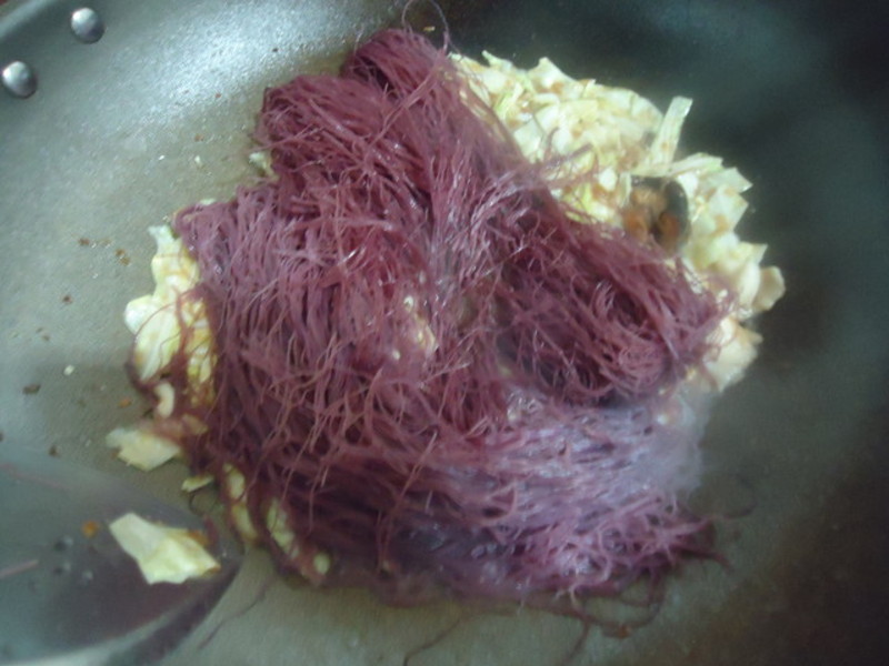 ţͷ�ƺ�����ﳴ���ĵع��׷۵�����