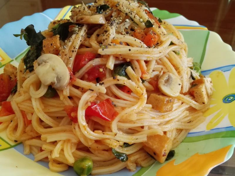 素食蕃茄蘑菇炒面的做法