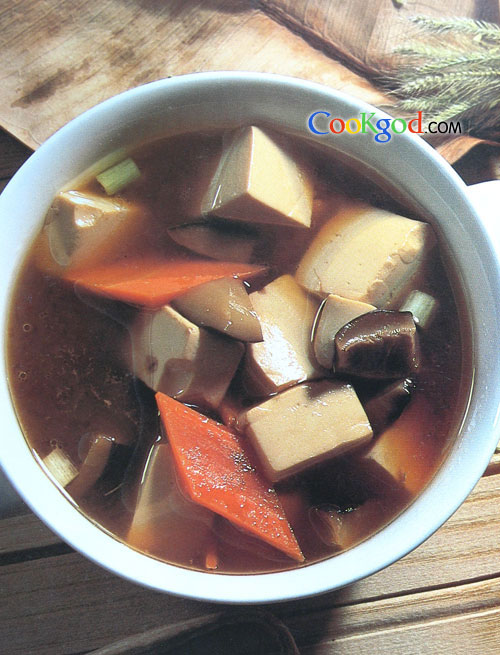 蘑菇炖豆腐的做法
