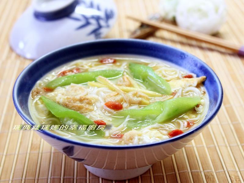 初秋暖心料理~麻油丝瓜蛋面线的做法