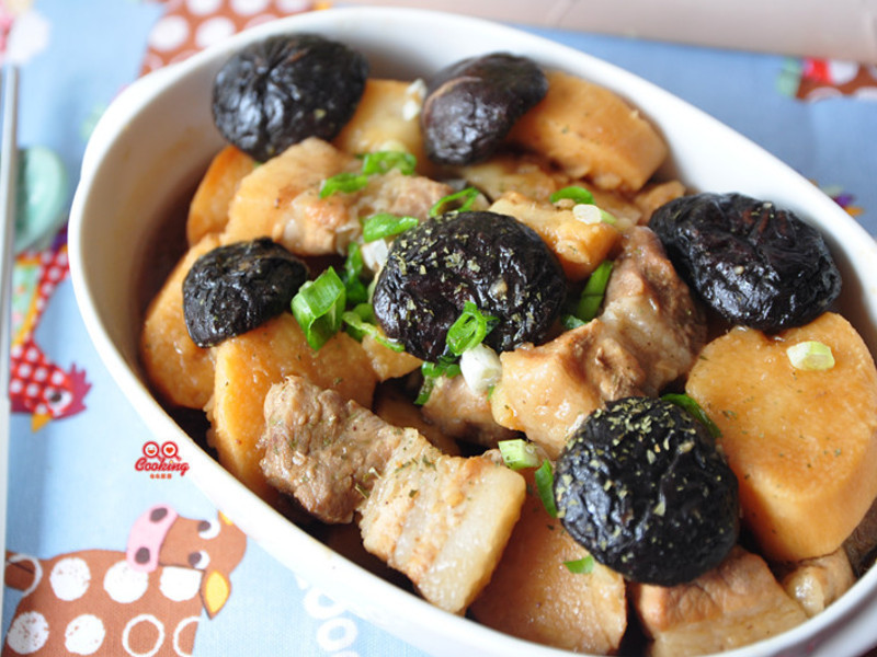 山药菇香炖肉的做法