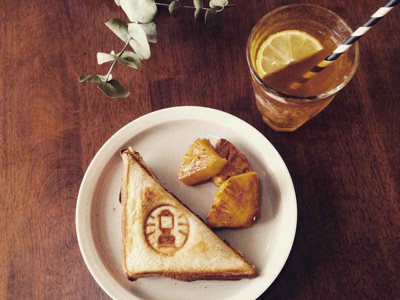 韩式烧肉热烤三明治佐桂香煎波萝的做法