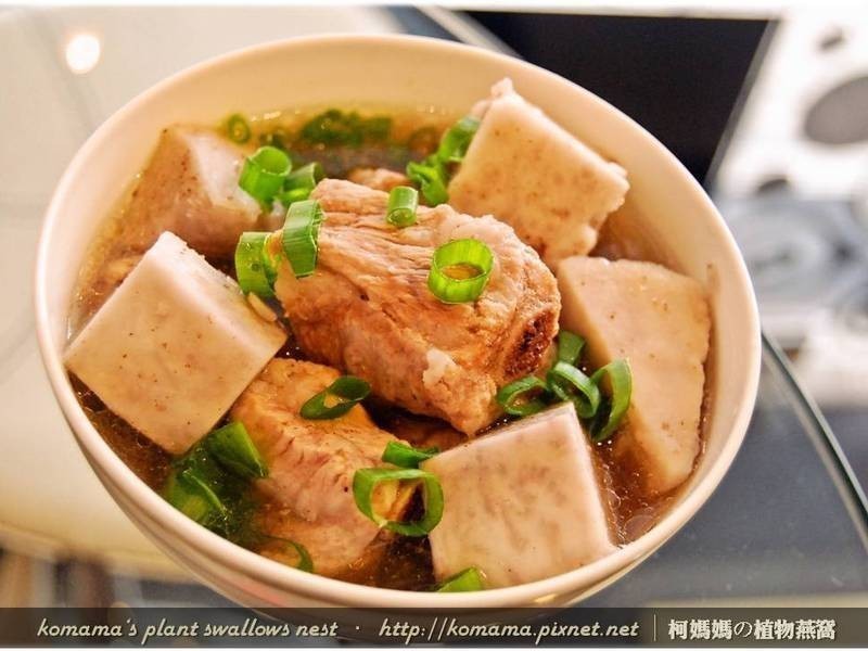 黑木耳芋头排骨汤.的做法