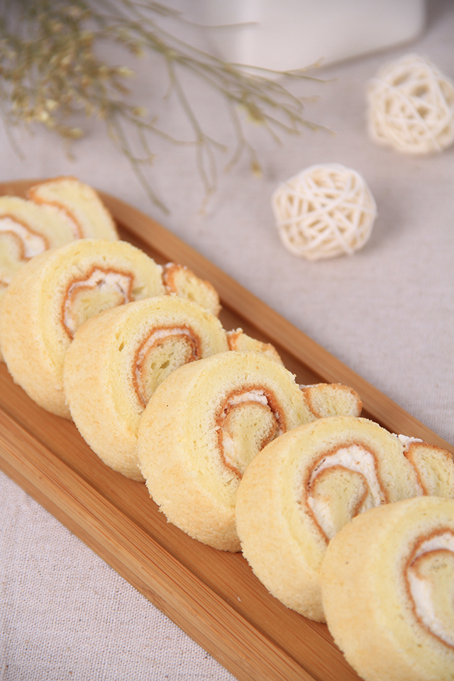 情下午茶——原味奶油蛋糕卷的做法