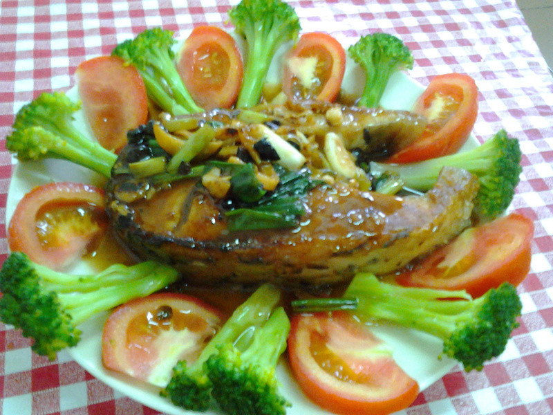 蚝油鲜蔬烩草鱼的做法