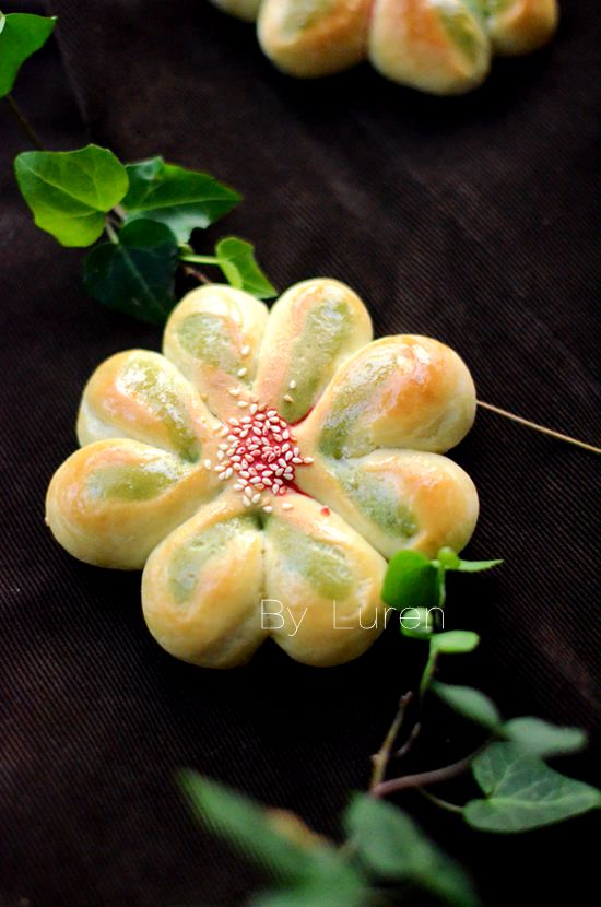 抛砖引玉~~春上柳枝头之【四叶草面包】的做法