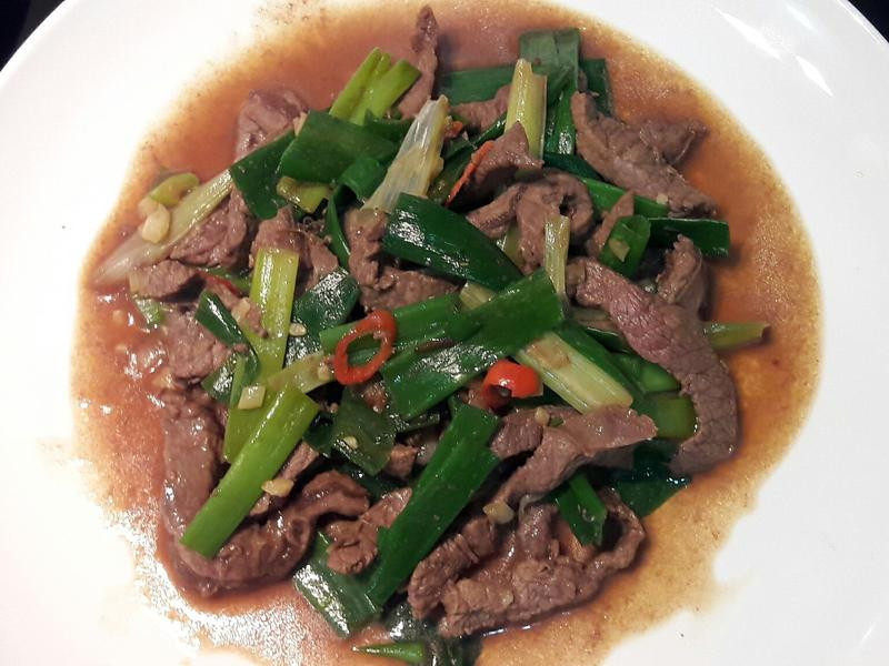 酱油葱爆牛肉丝的做法