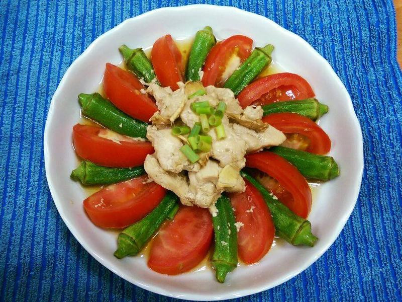 蕃茄秋葵酱烧鸡肉的做法