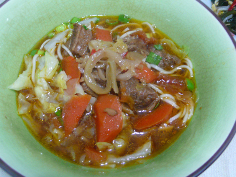 红烧牛肉面 (蕃茄味)的做法