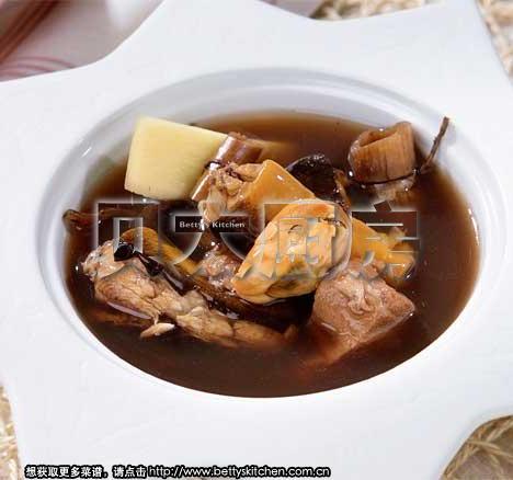 桑寄生芦根煲黄鳝的做法