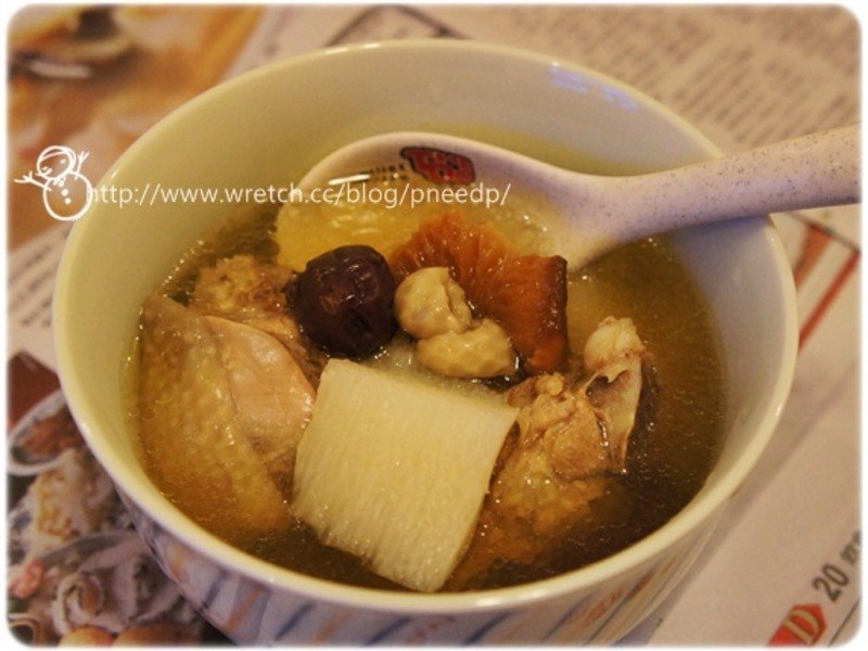 山药枸杞红枣炖鸡汤=让肚子暖暖过冬吧!的做法