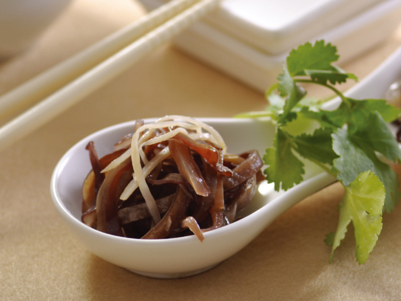 嫩姜爆木耳的做法