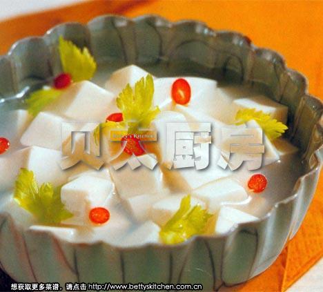 芹叶豆腐羹的做法