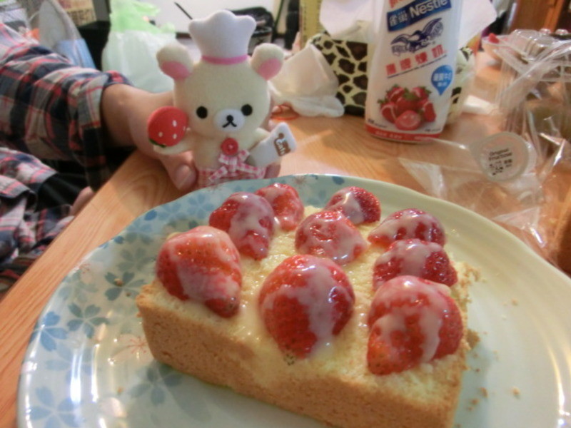 《草莓就爱鹰牌炼奶》「冬日甜在心手作草莓蛋糕?」的做法