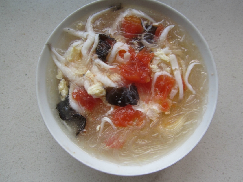 西红柿银鱼鸡蛋汤的做法