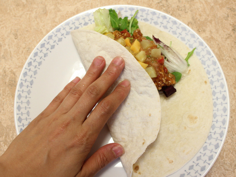 CLASSICO义大利面酱~番茄肉酱卷饼佐水果莎莎酱的做法
