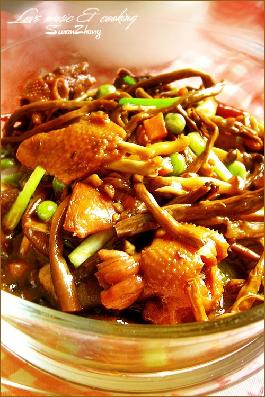 三色蘑菇炖香鸡的做法