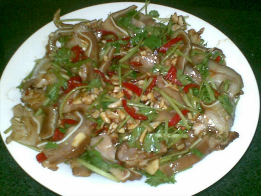 凉拌猪耳(原创)的做法