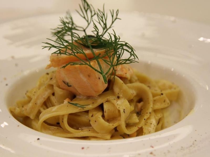 萱萱的鲑鱼白酱义大利宽面的做法